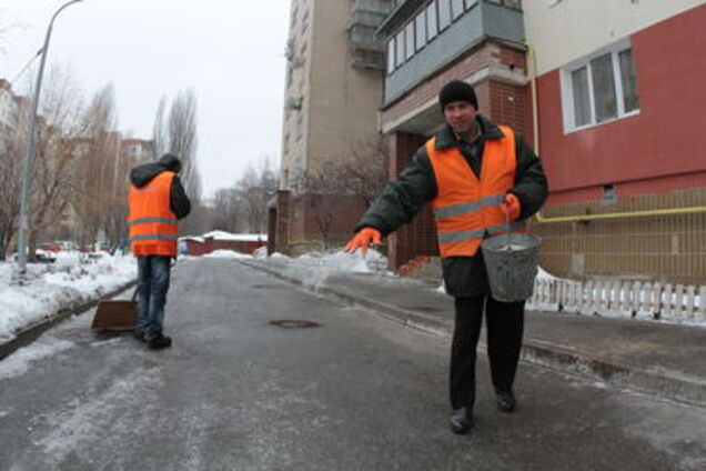Разъедает до крови: киевлян предупредили об опасности на дороге