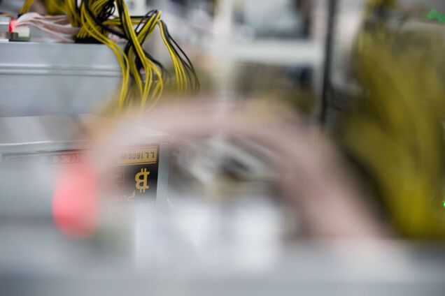 'За этим будущее': одиозный экс-сотрудник ГПУ под домашним арестом открыл ферму биткоинов