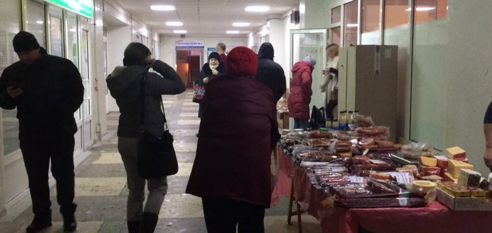 В поликлинику за колбасой? Фото из киевской больницы возмутило сеть