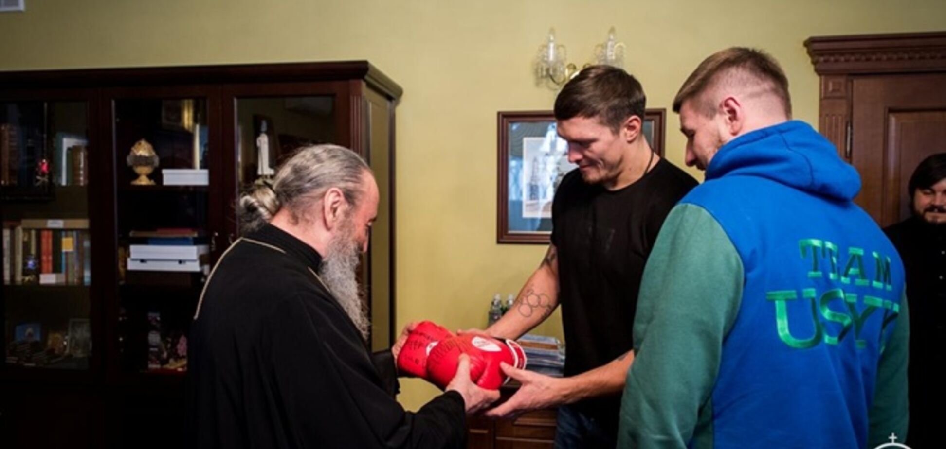 'Загублена вівця': Усик пояснив, навіщо зробив подарунок митрополиту Московського патріархату