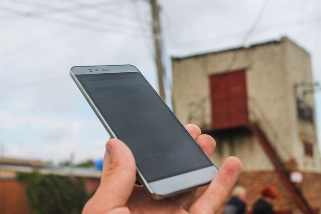 Названо время восстановления мобильной связи в Донецке и Луганске