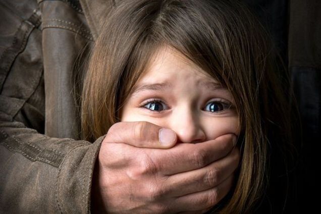 На Тернопільщині поліція затримала жінку, яка поранила педофіла, захищаючи дочку