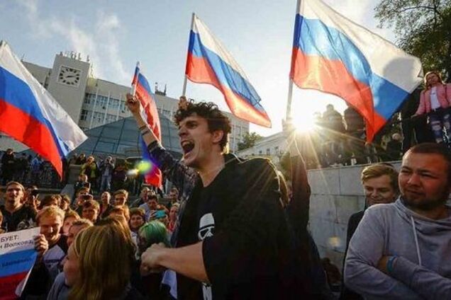 Режим скоро завалиться? Піонтковський озвучив прогноз для Путіна