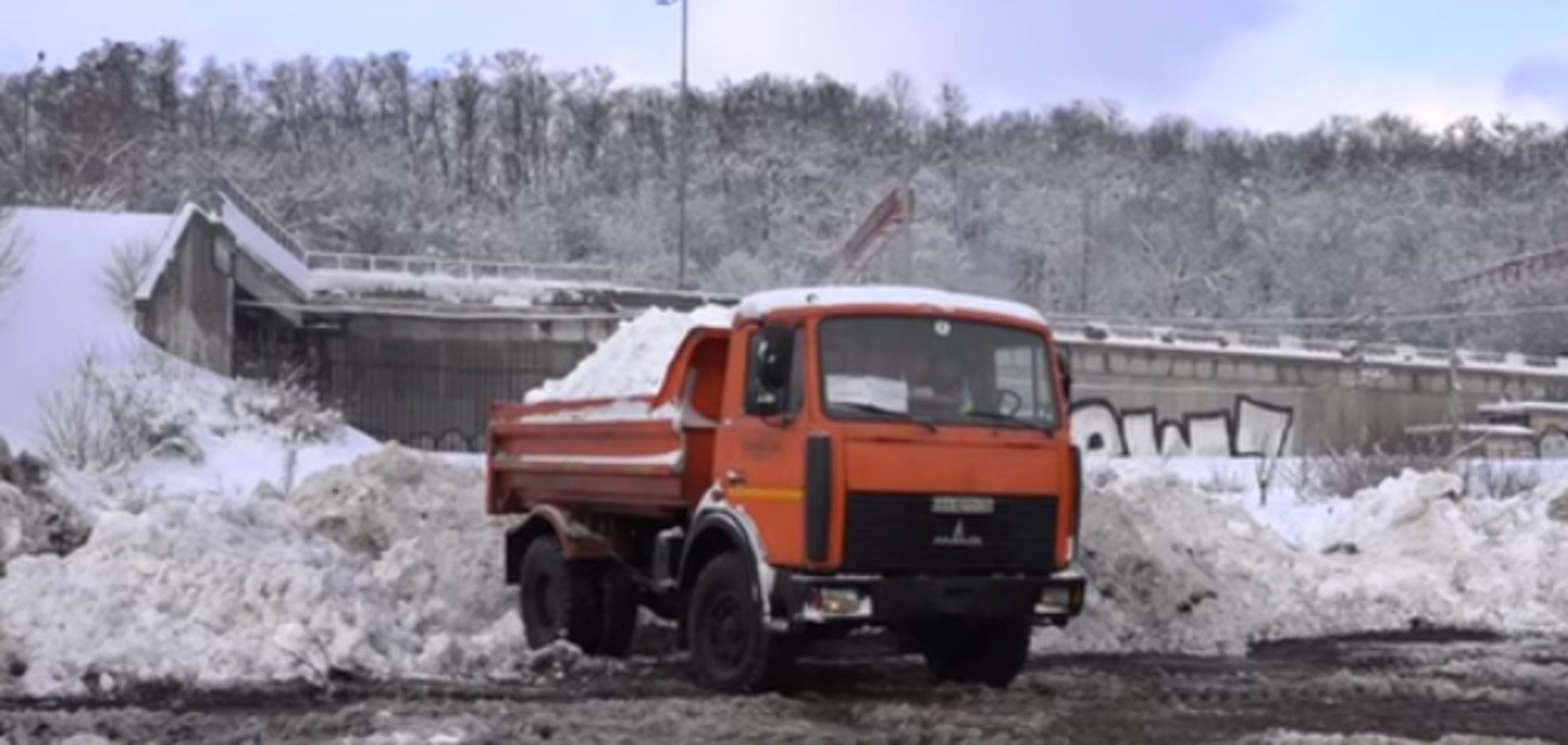 Болота от снега в Киеве: нардеп признался, почему Выдубычи 'принесли в жертву' 