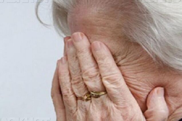 Закрила рот і 'обчистила': на Буковині пенсіонерка цинічно пограбувала бабусю