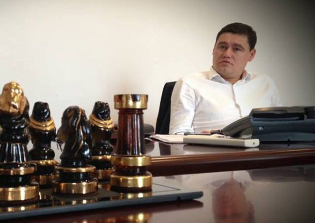 Депутата, який давав хабар в розмірі $500 тисяч, допитали в ГПУ і відпустили