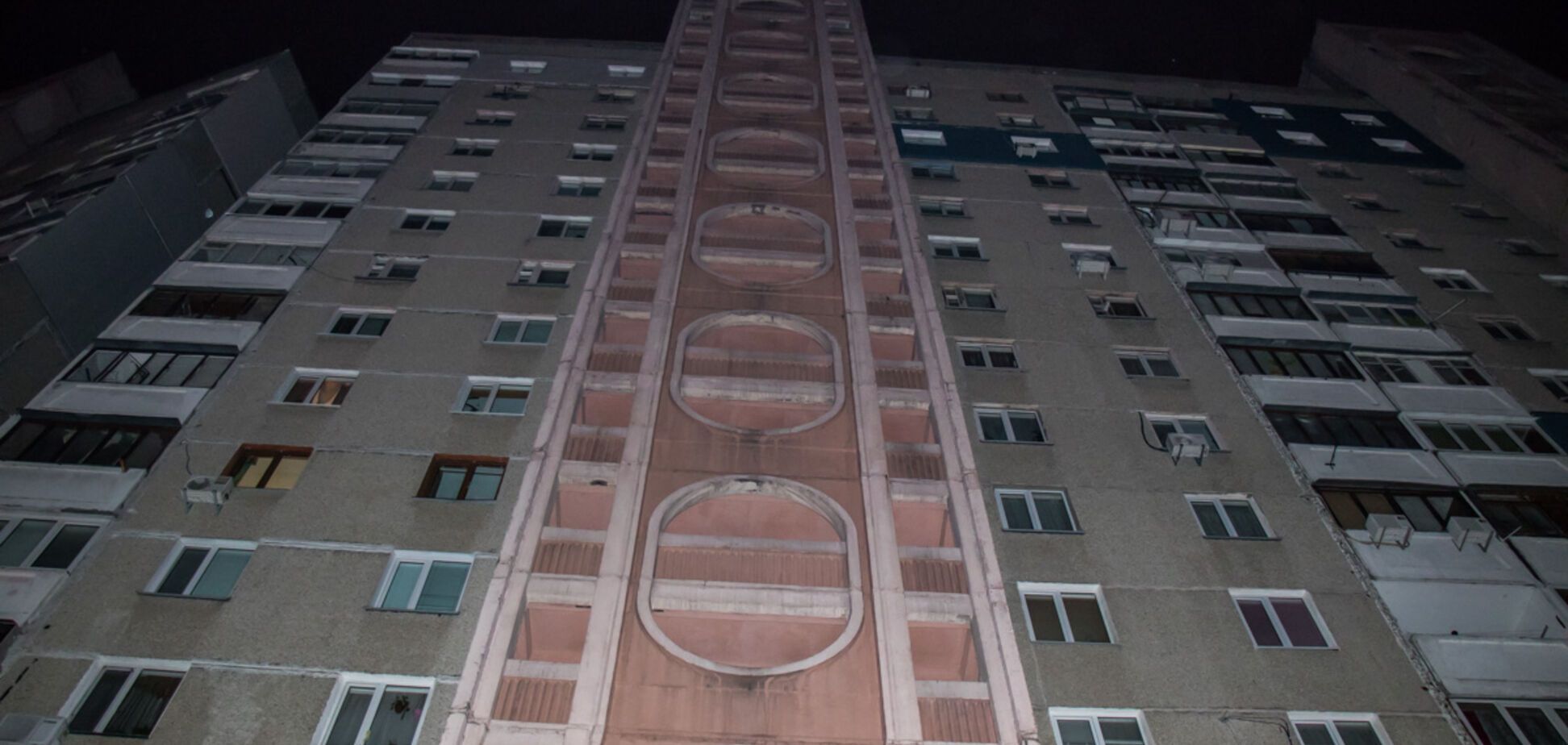 В Киеве парень выбросился с 16 этажа