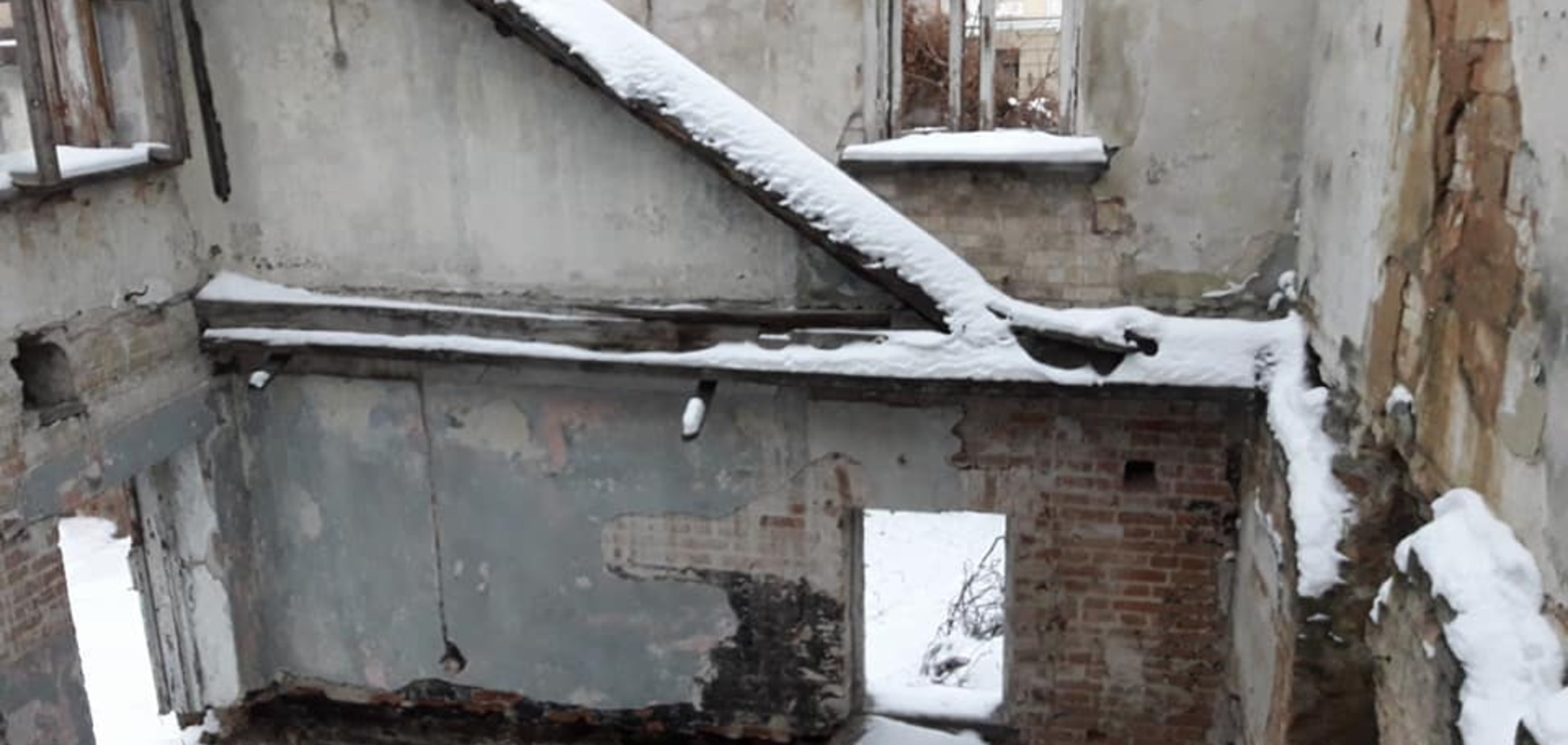 У Києві згорів унікальний пам'ятник архітектури: з'явилися фото