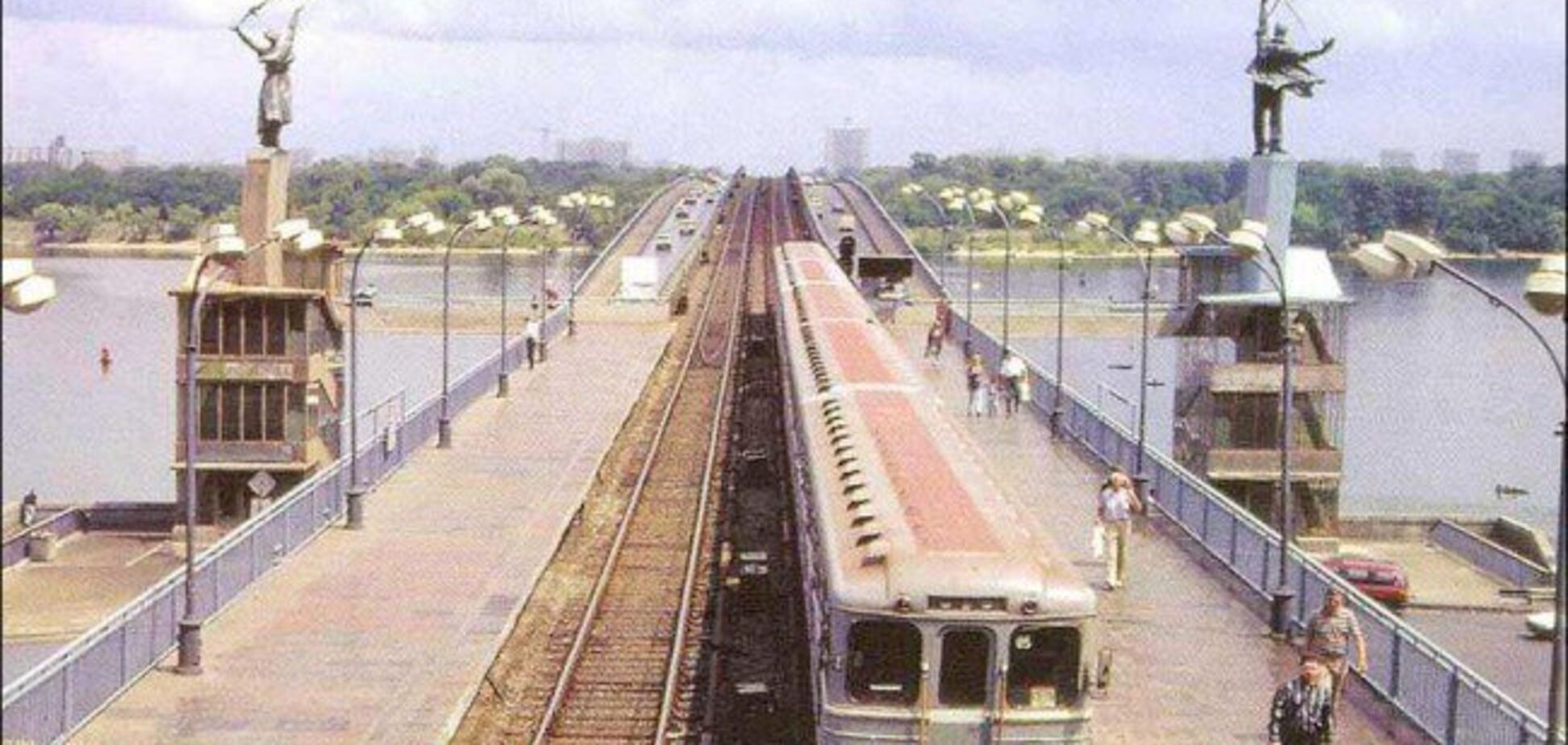 'Атмосфера абсолютно інша!' Мережу зворушили фото Києва з далеких 90-х