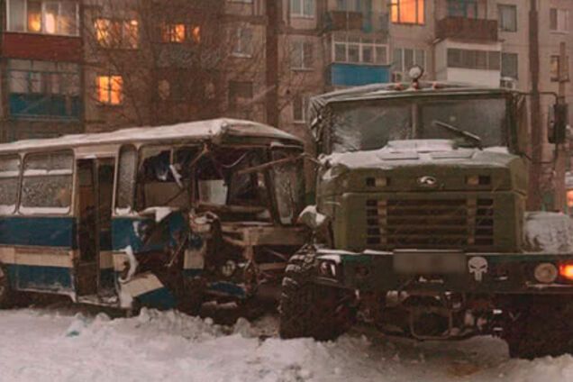 На Донбассе произошло ДТП с военными и шахтерами: стали известны подробности