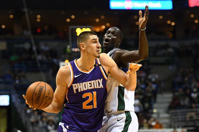 Гравець збірної України здійснив крутий трюк під час матчу НБА: опубліковано відео