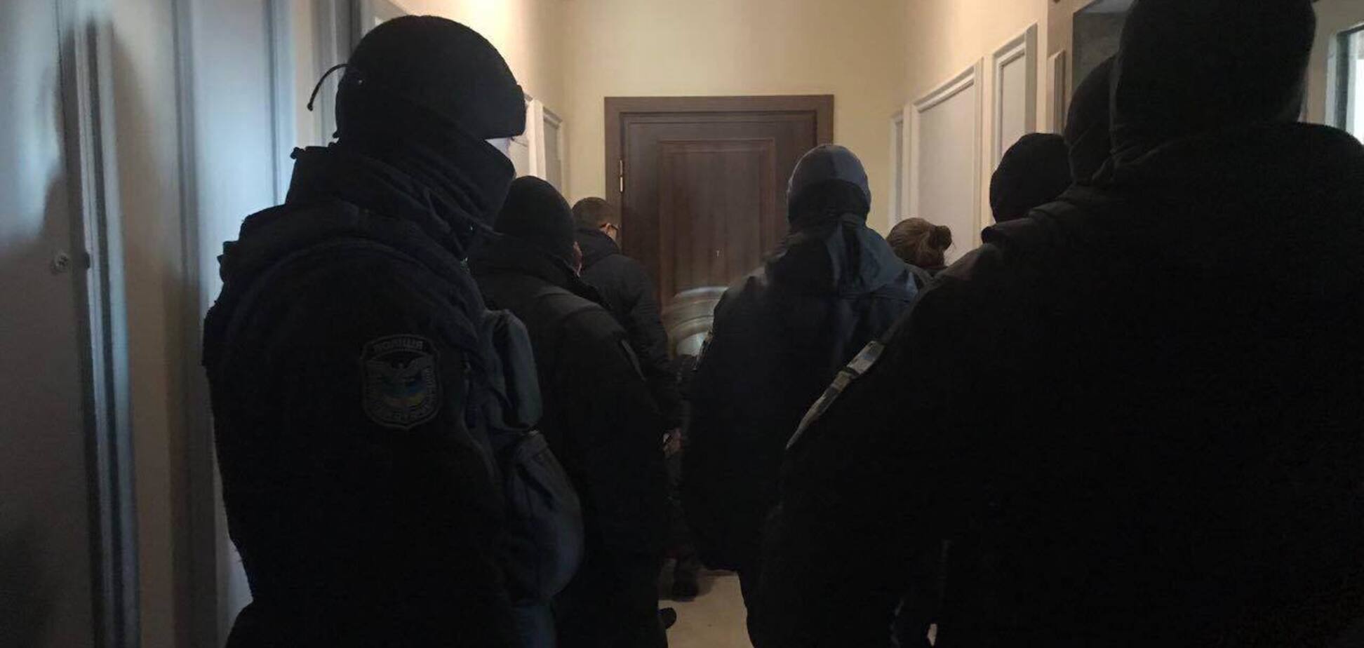 Нацагентство по розыску активов нагрянуло на квартиру к экс-министру Януковича