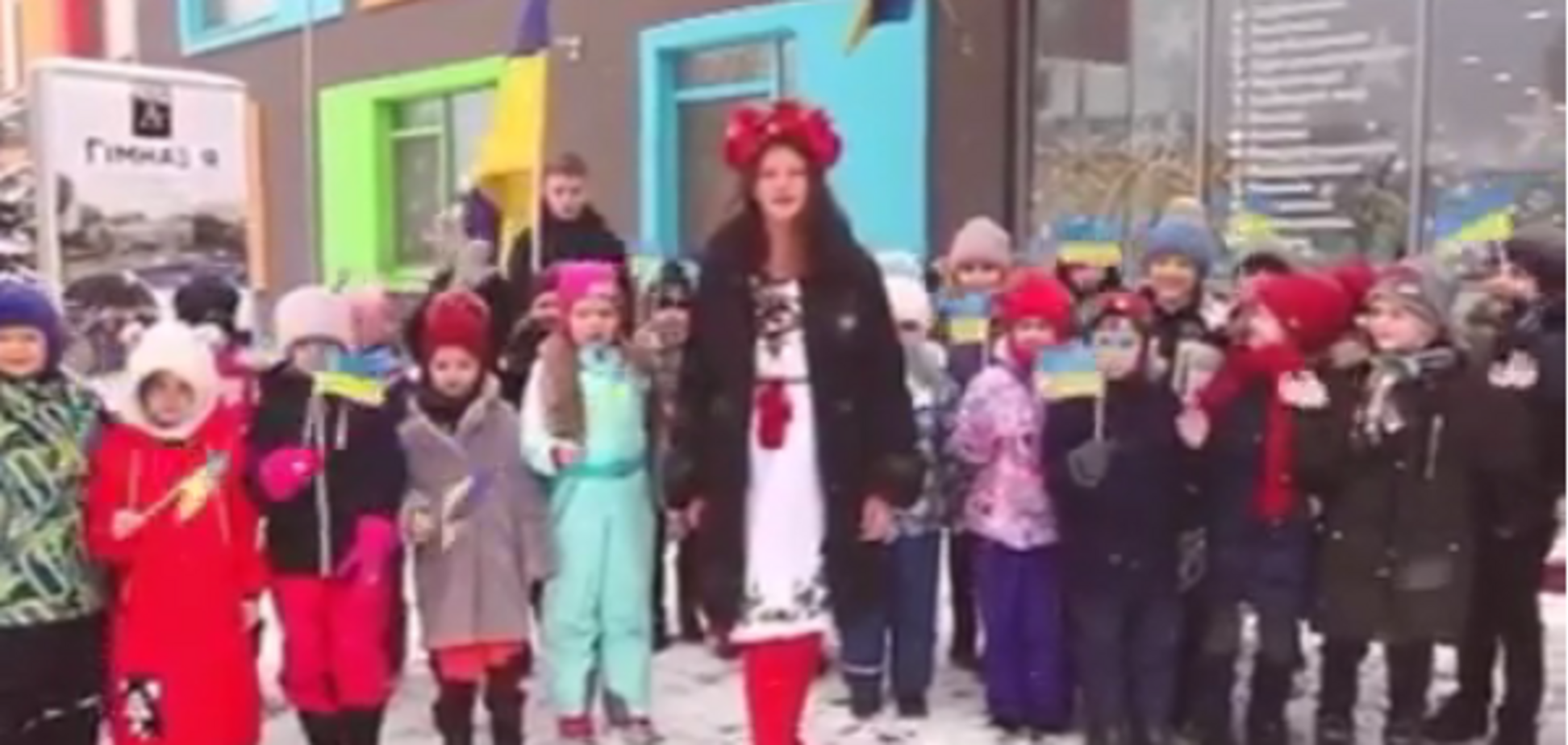Дочка гравця 'Шахтаря' у вишиванці викликала захват зворушливим віршем про Україну: опубліковано відео