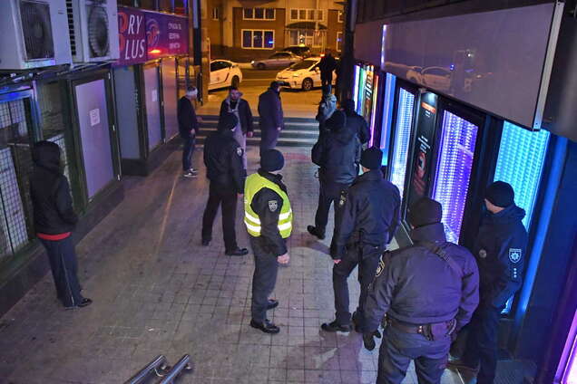 У центрі Києва сталася стрілянина: є постраждалі. Опубліковані фото та відео