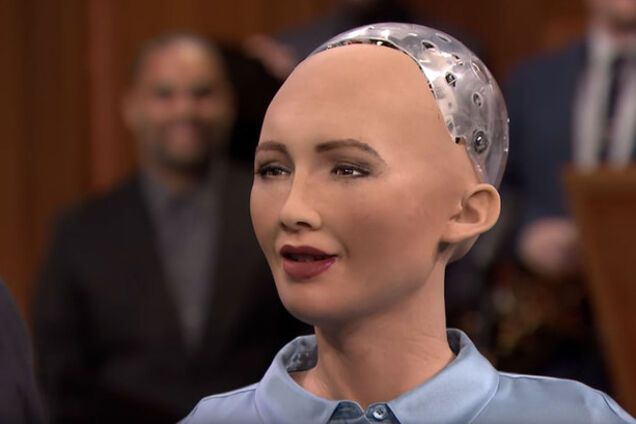 женщина-робот София