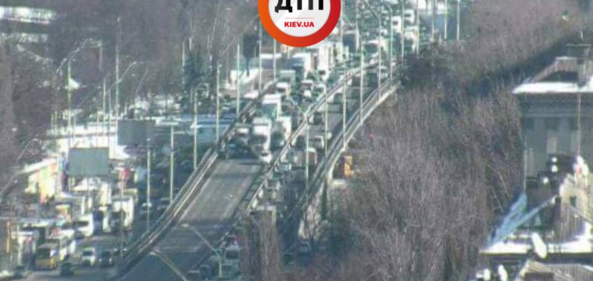В Киеве из-за крупного ДТП возник транспортный коллапс