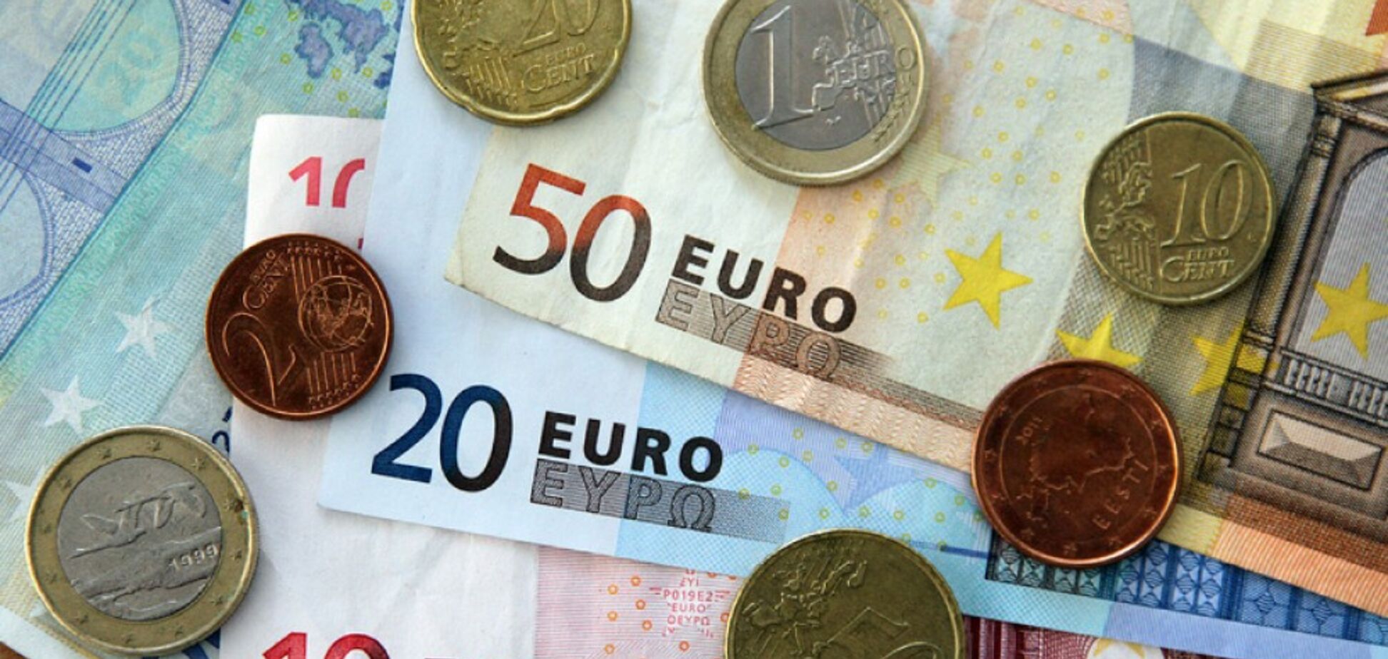 Банкир раскрыл причину исторического антирекорда гривни