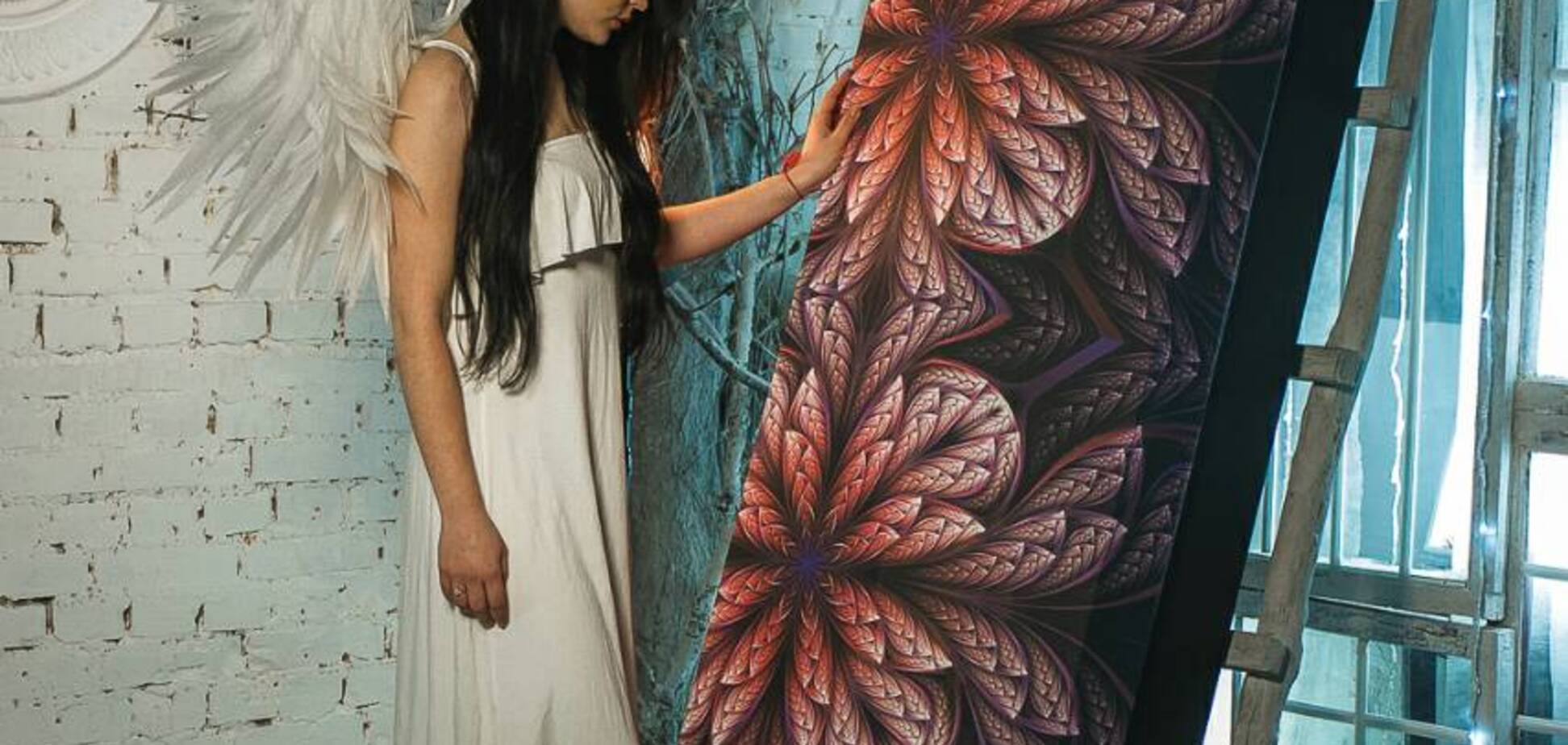 'Смерть - это сексуально': в Днепре начали производить гробы из картона и страз