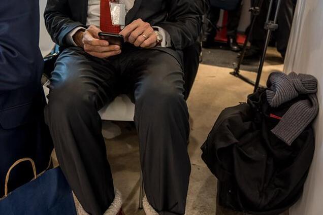 'Меховые носочки с совами?' Сеть рассмешила 'деловая мода' в Давосе. Фотофакт