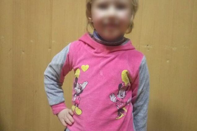 Дитина ледь не замерзла: в Дніпрі поліцейські затримали горе-батька