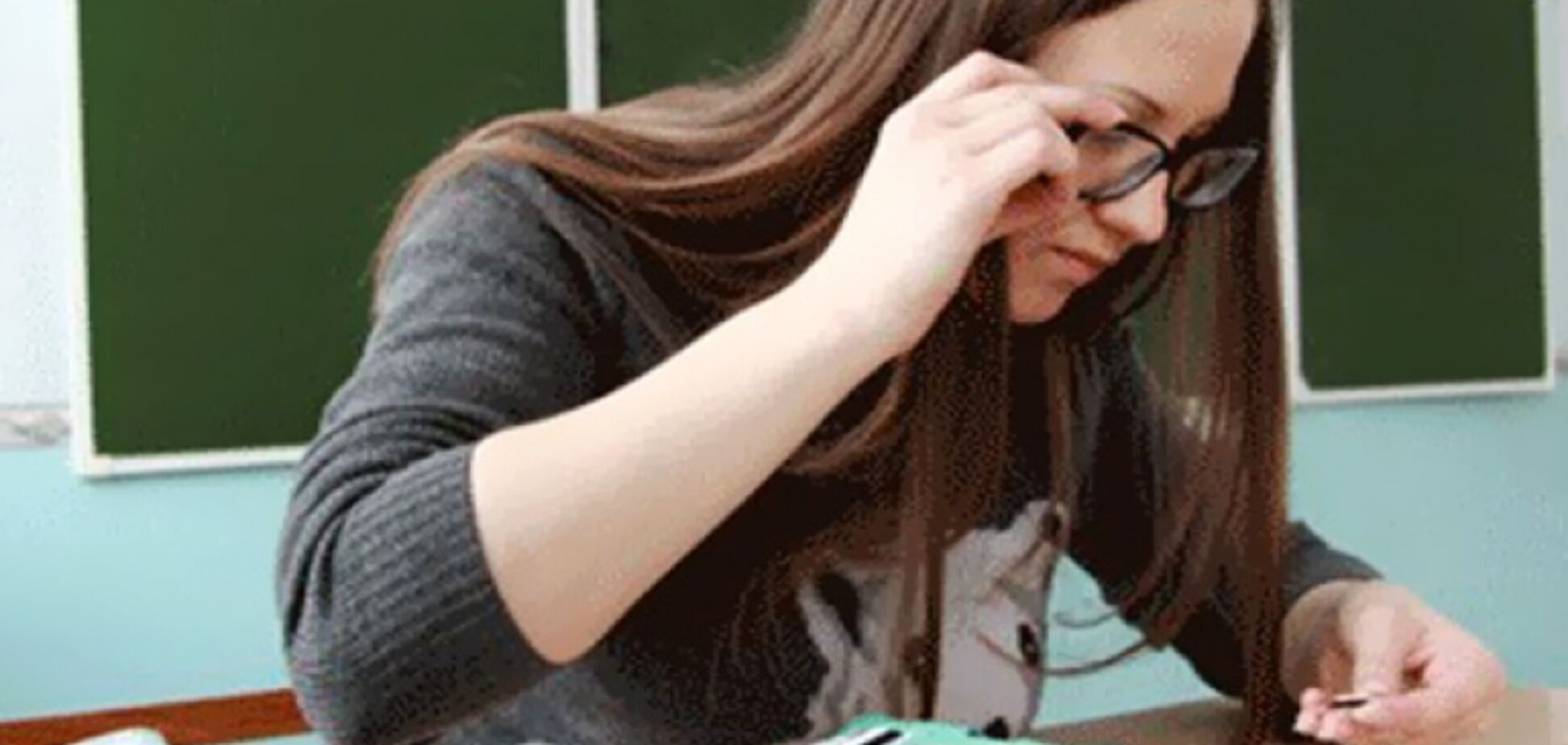 Кабмін: підписано постанову про значне підняття зарплат вчителям з січня