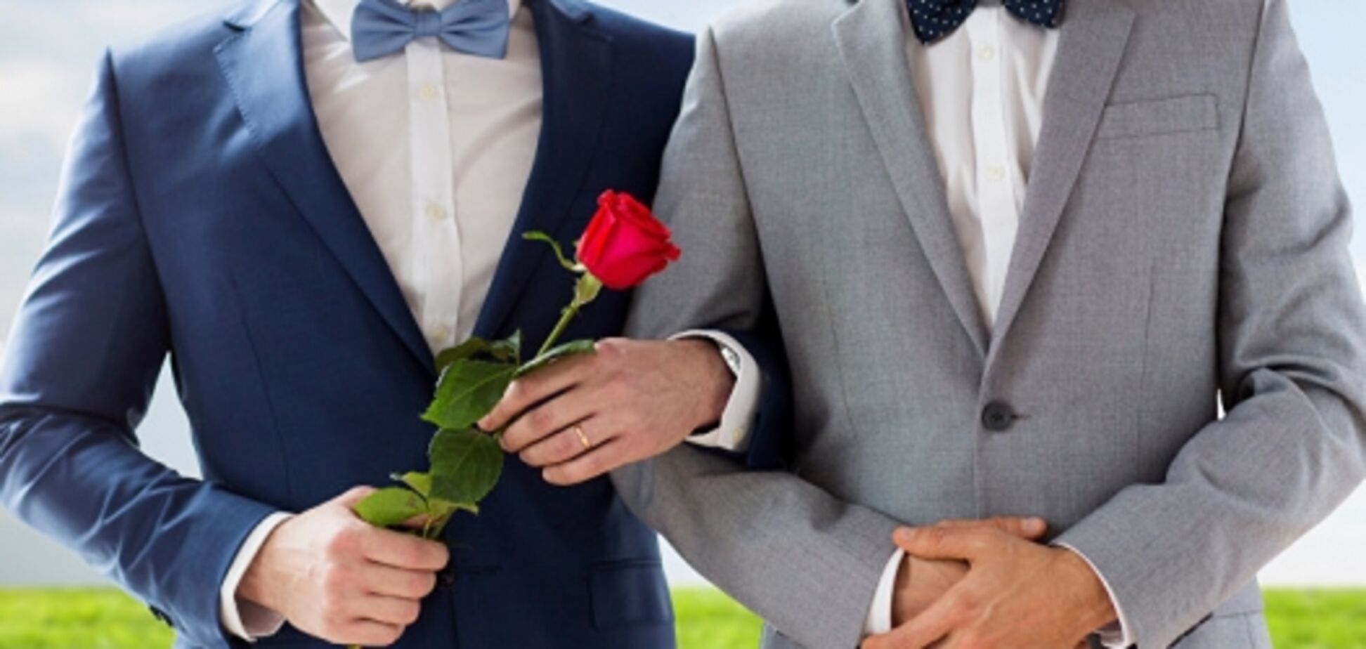 'Перший шлюб між чоловіками': в Росії визнали недійсними паспорти двох геїв