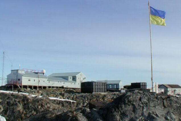 До українських полярників у гості навідалася величезна тварина: з'явилися зворушливі фото