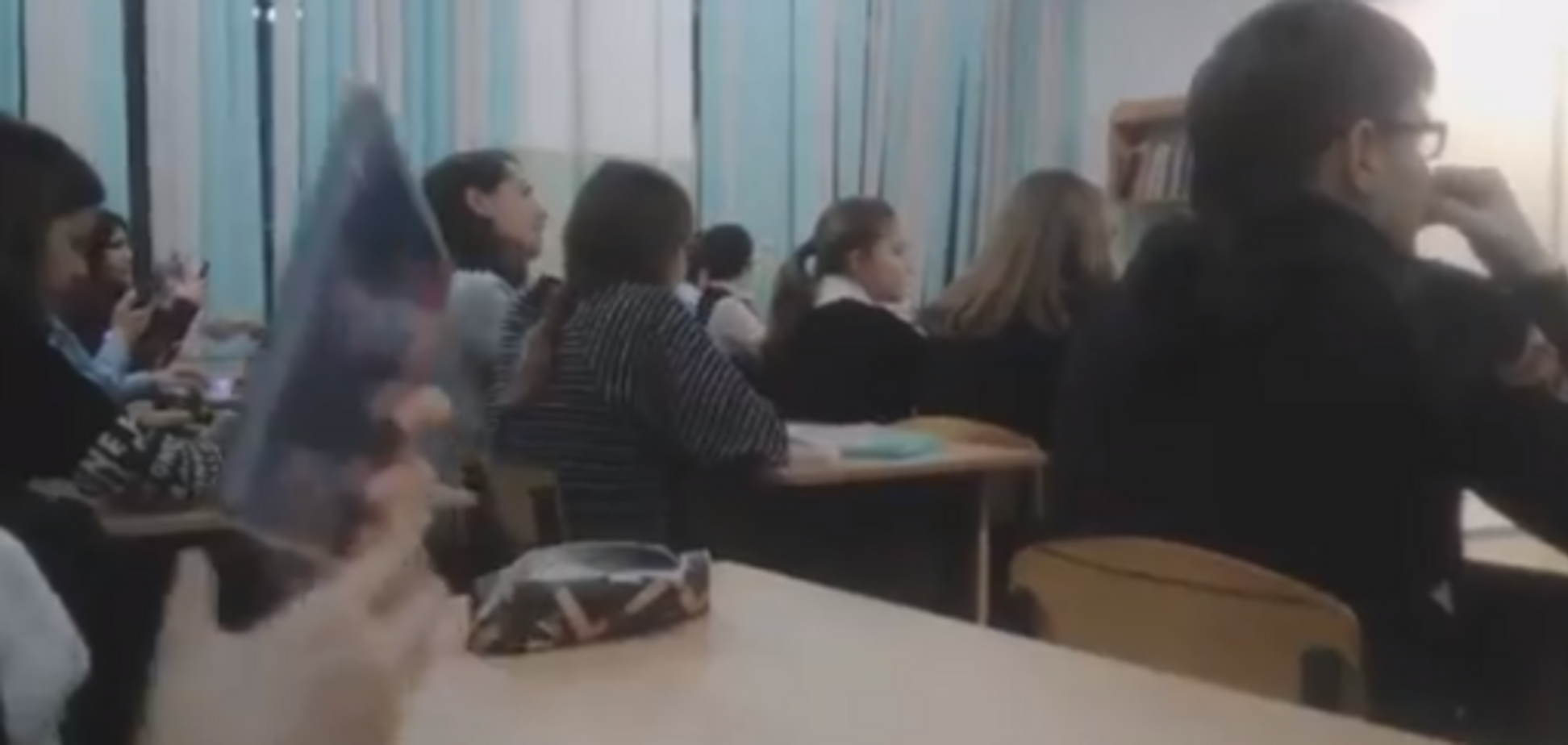 У російській школі заспівали оду Путіну