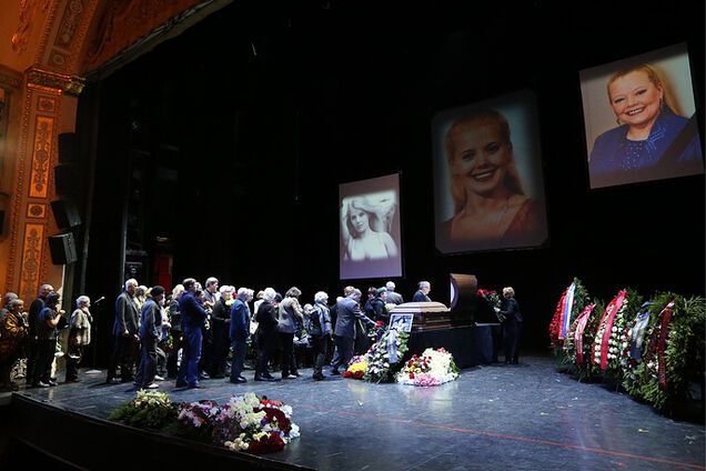 В России попрощались с певицей Людмилой Сенчиной