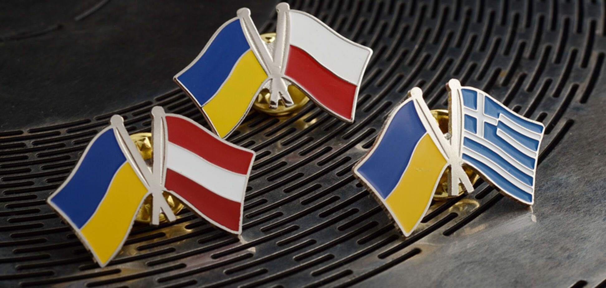 Обидно, никто дружить с нами не хочет