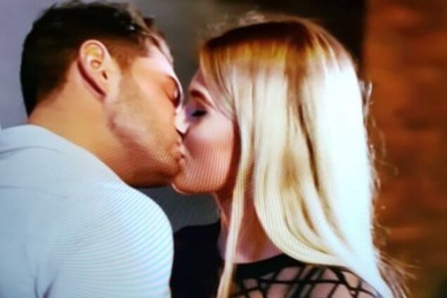 Британец застукал девушку за изменой благодаря телевизору: курьез поразил сеть