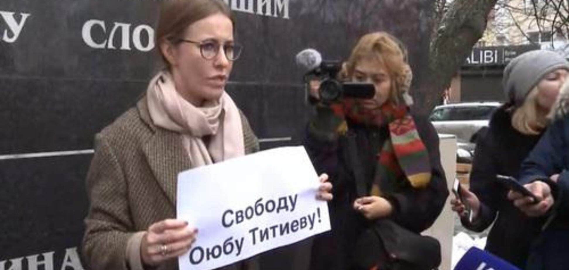 С такой 'крышей' можно себе многое позволить