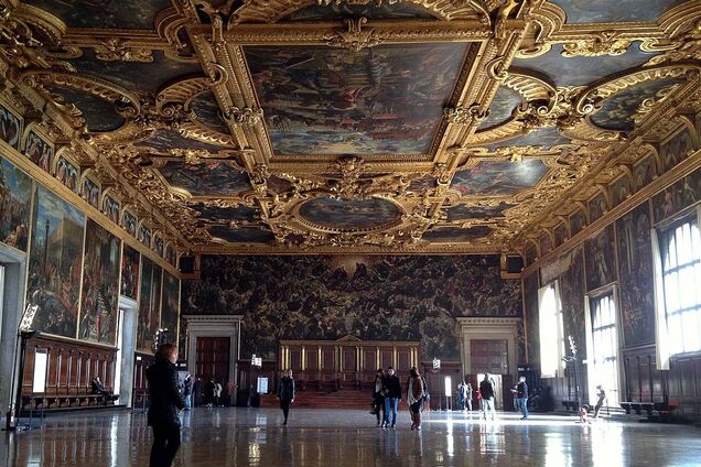 Можуть коштувати мільйони: в Італії із давнього палацу вкрали унікальні коштовності