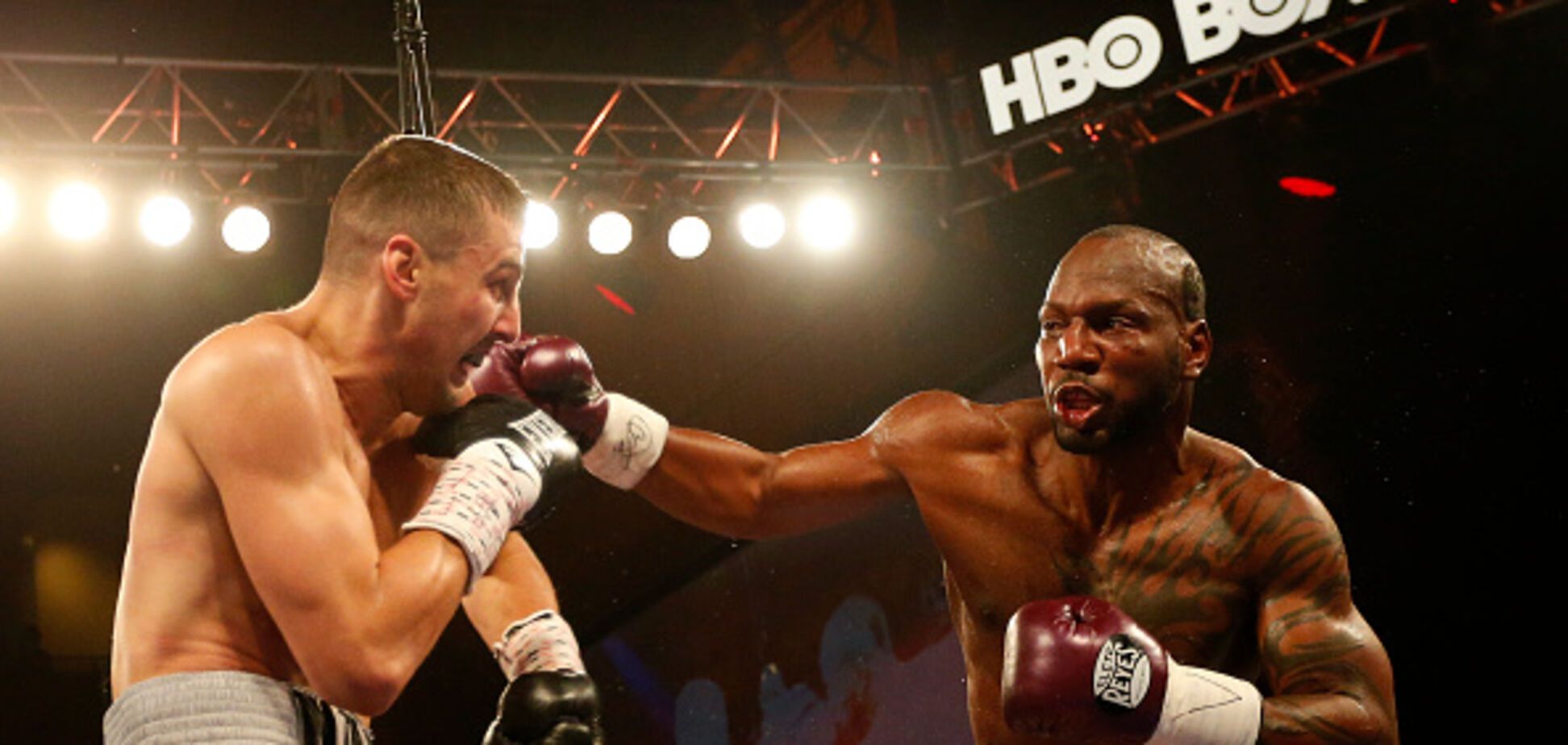 Офіційно: непереможний український боксер битиметься з грізним чемпіоном