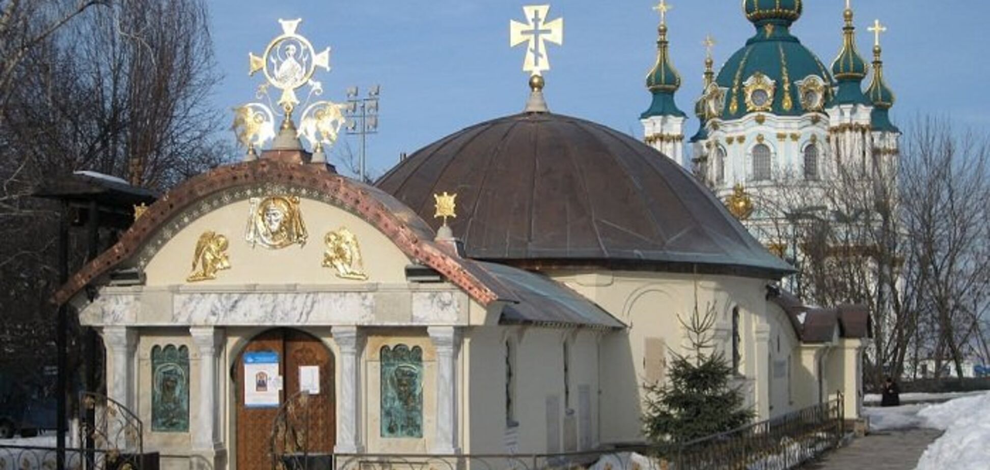 Як УПЦ МП заїхала на територію Музею історії України