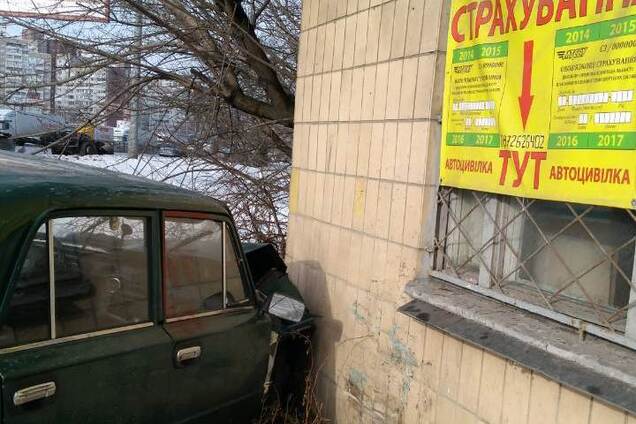 Вкрали два авто: в Києві з гонитвою затримали дітей-викрадачів