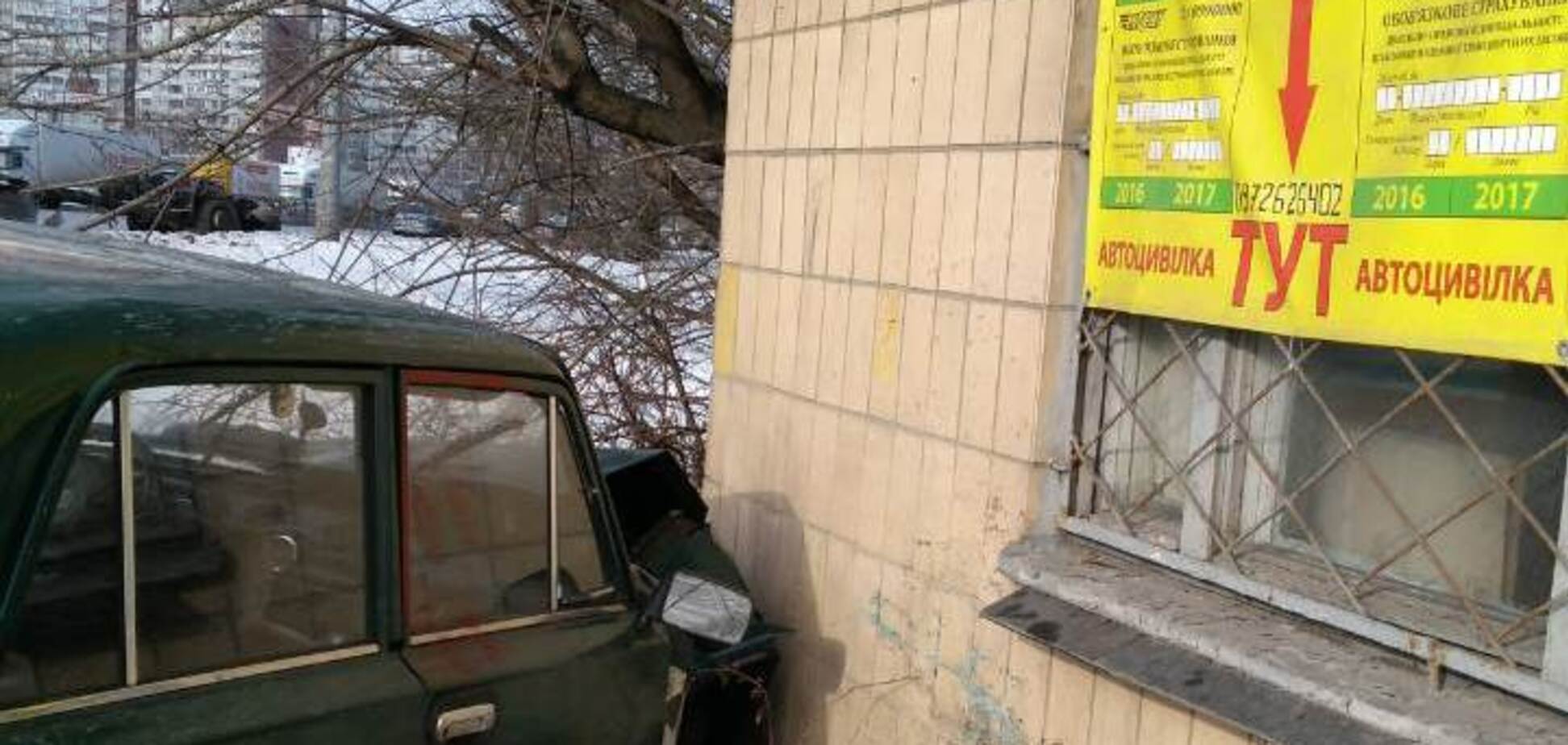 Вкрали два авто: в Києві з гонитвою затримали дітей-викрадачів