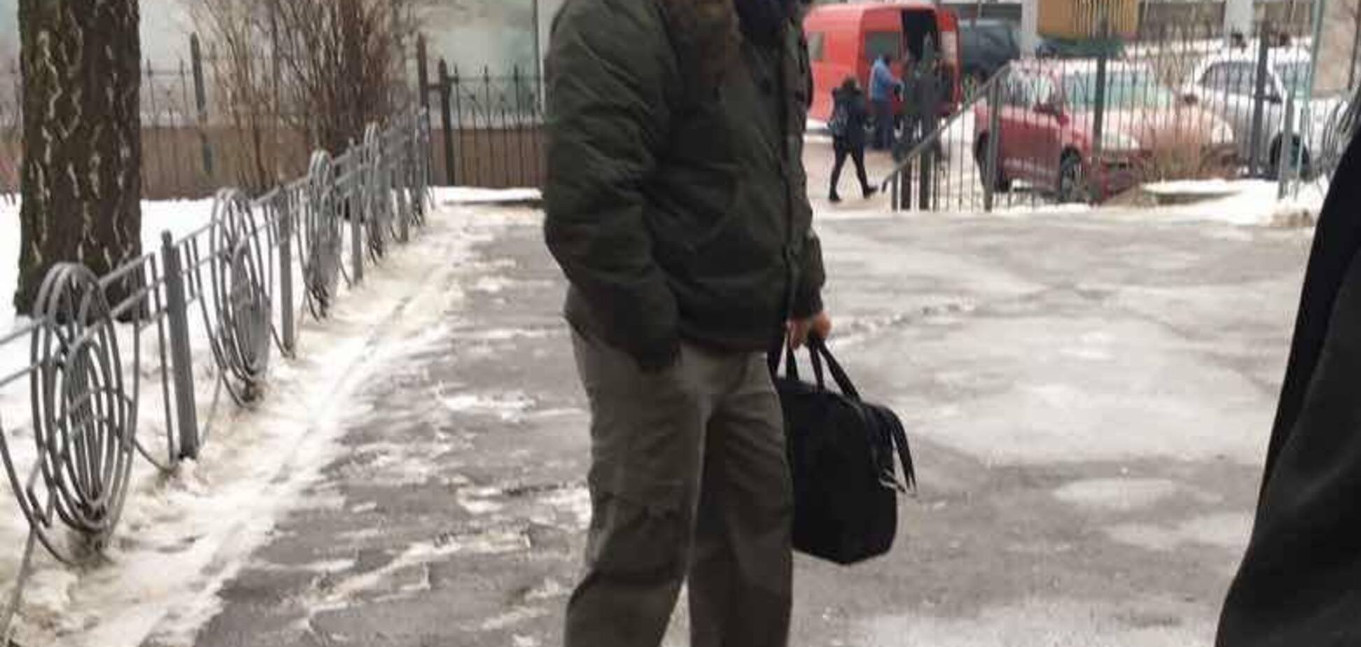 Показував геніталії дітям: у Києві біля школи застукали збоченця