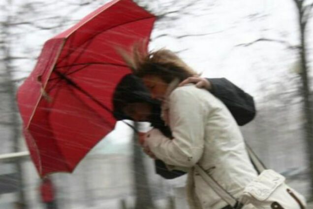 Штормове потепління: синоптики попередили українців про негоду