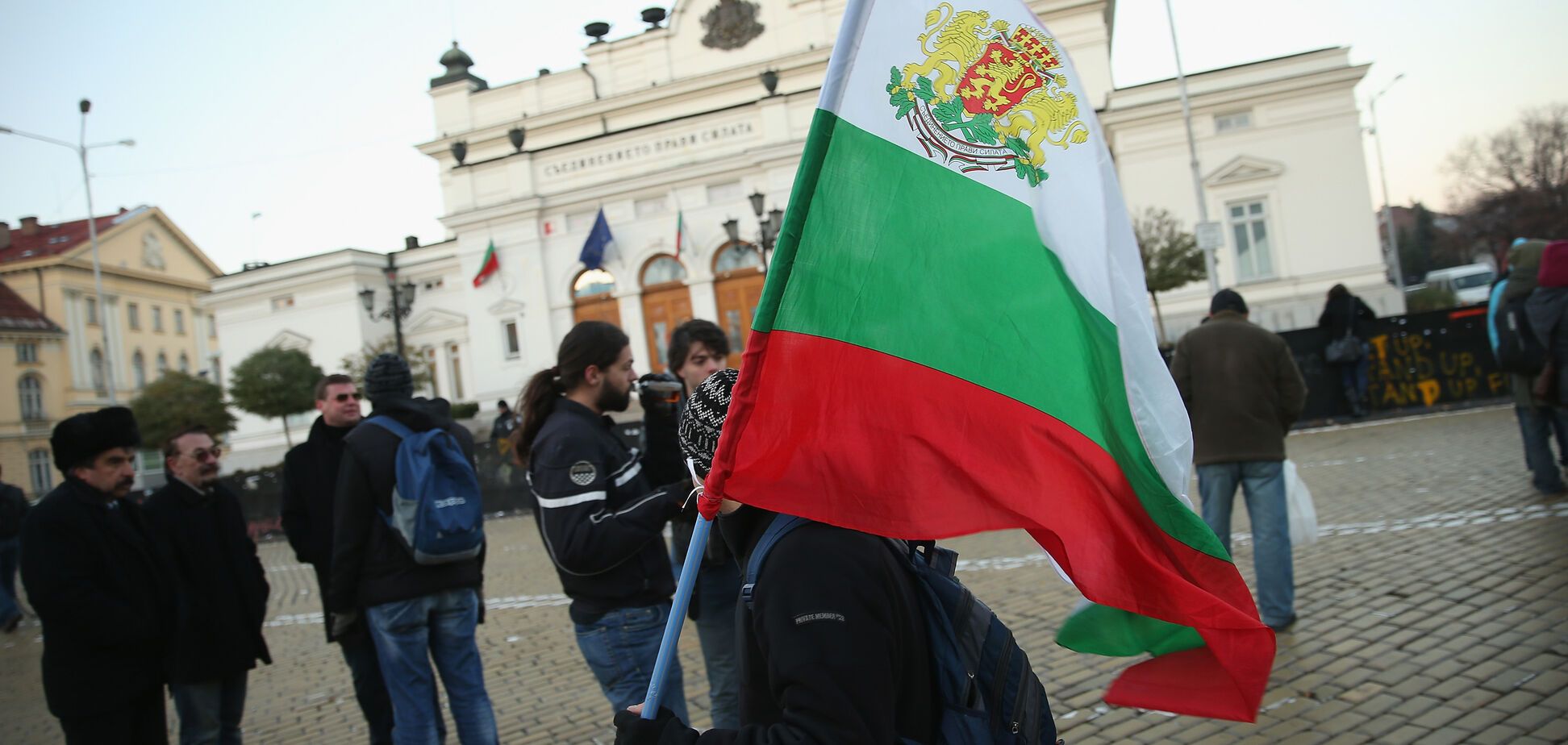 У Болгарії проведуть розслідування щодо власників розкішних будинків і авто