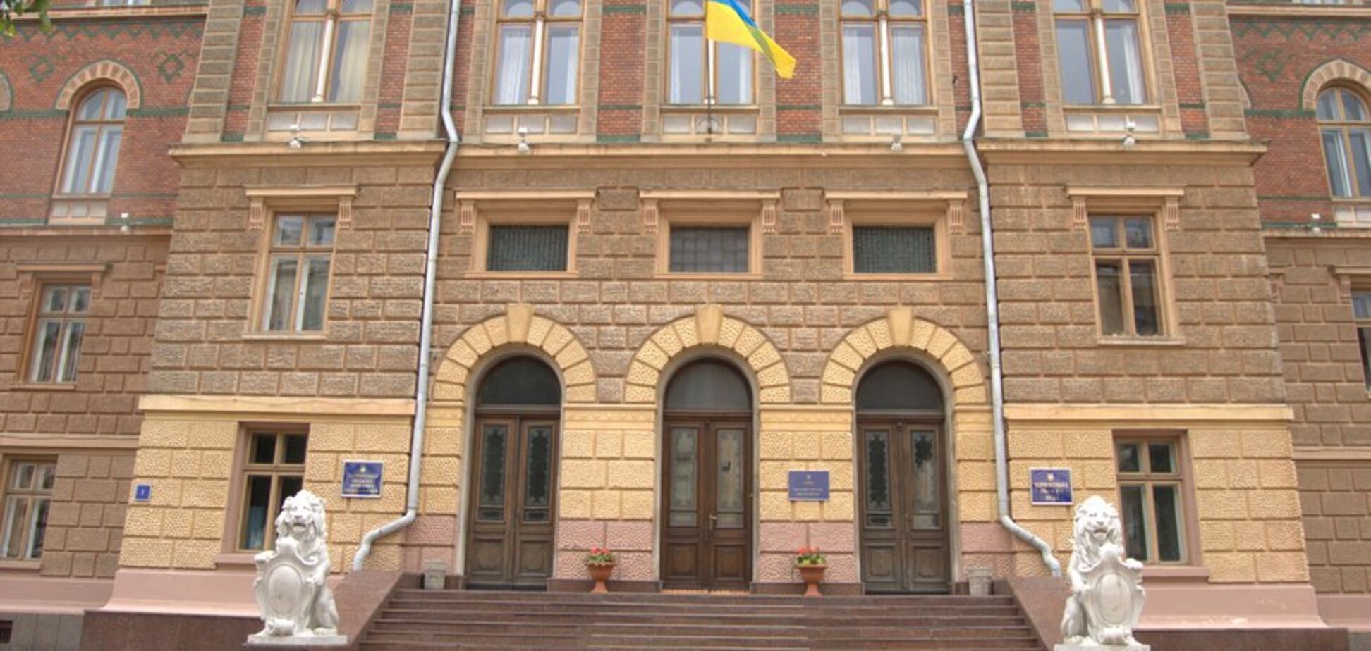 Чекиниться и лайкать: украинским чиновникам раздали инструкции поведения в Facebook