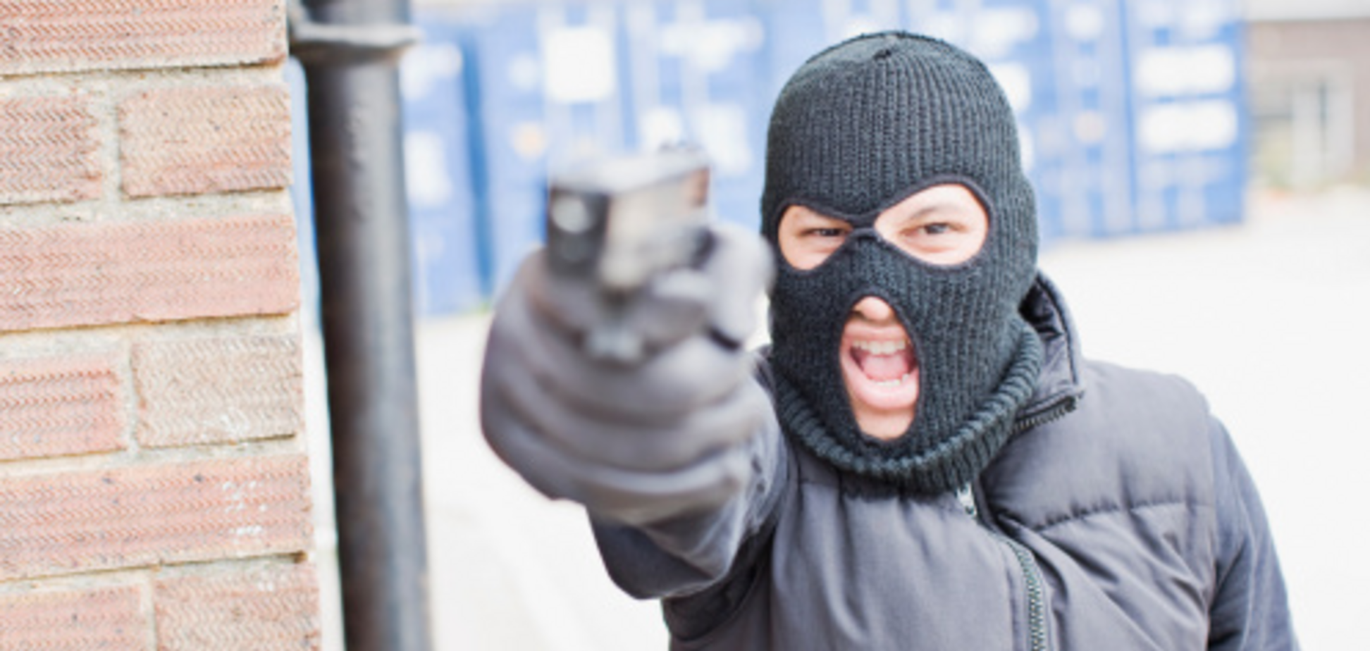 У Києві серед білого дня стався розбійний напад