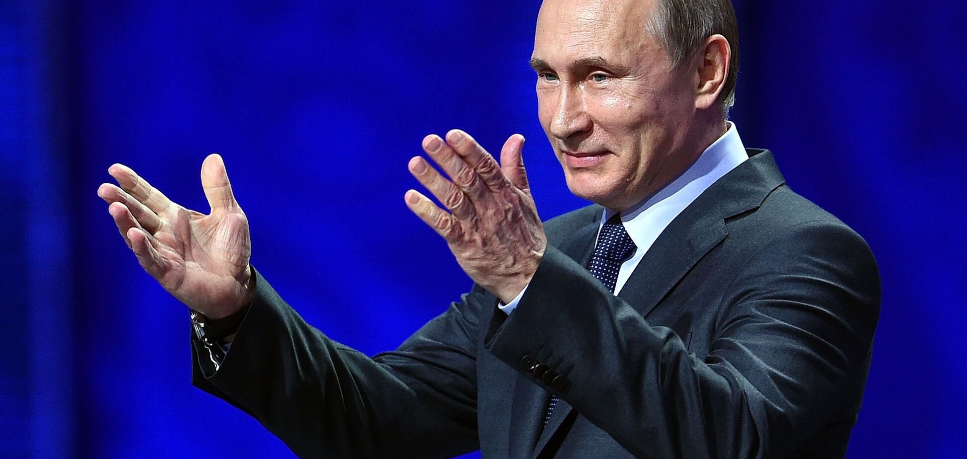 'Надувной или заводной?' В сети подняли на смех Путина в 'Детском мире'. Фотофакт