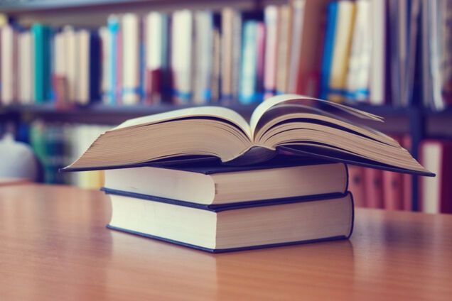 Президентський must read: Порошенко назвав топ-6 книг 2017 року