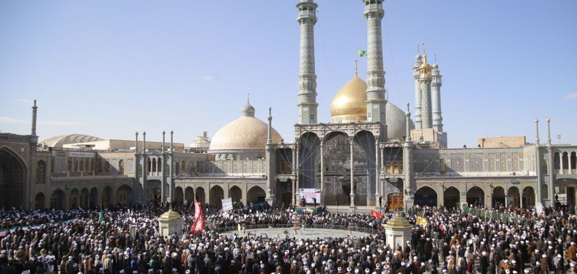 Протести жорстко придушують, в хід пішла зброя