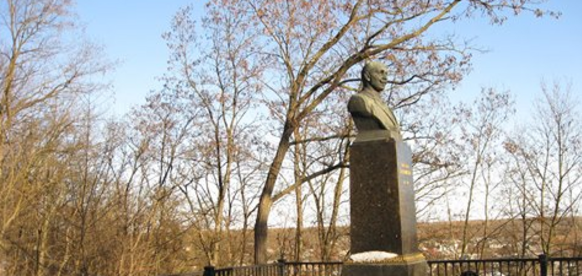 Пригрозили публичной поркой: сеть взбудоражил скандал с Пушкиным в Чернигове