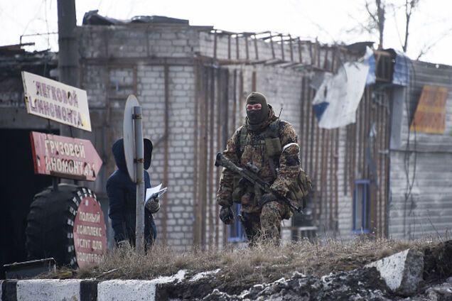 'Їх там прикопають': у Порошенка показали відео знищення путінського вояки