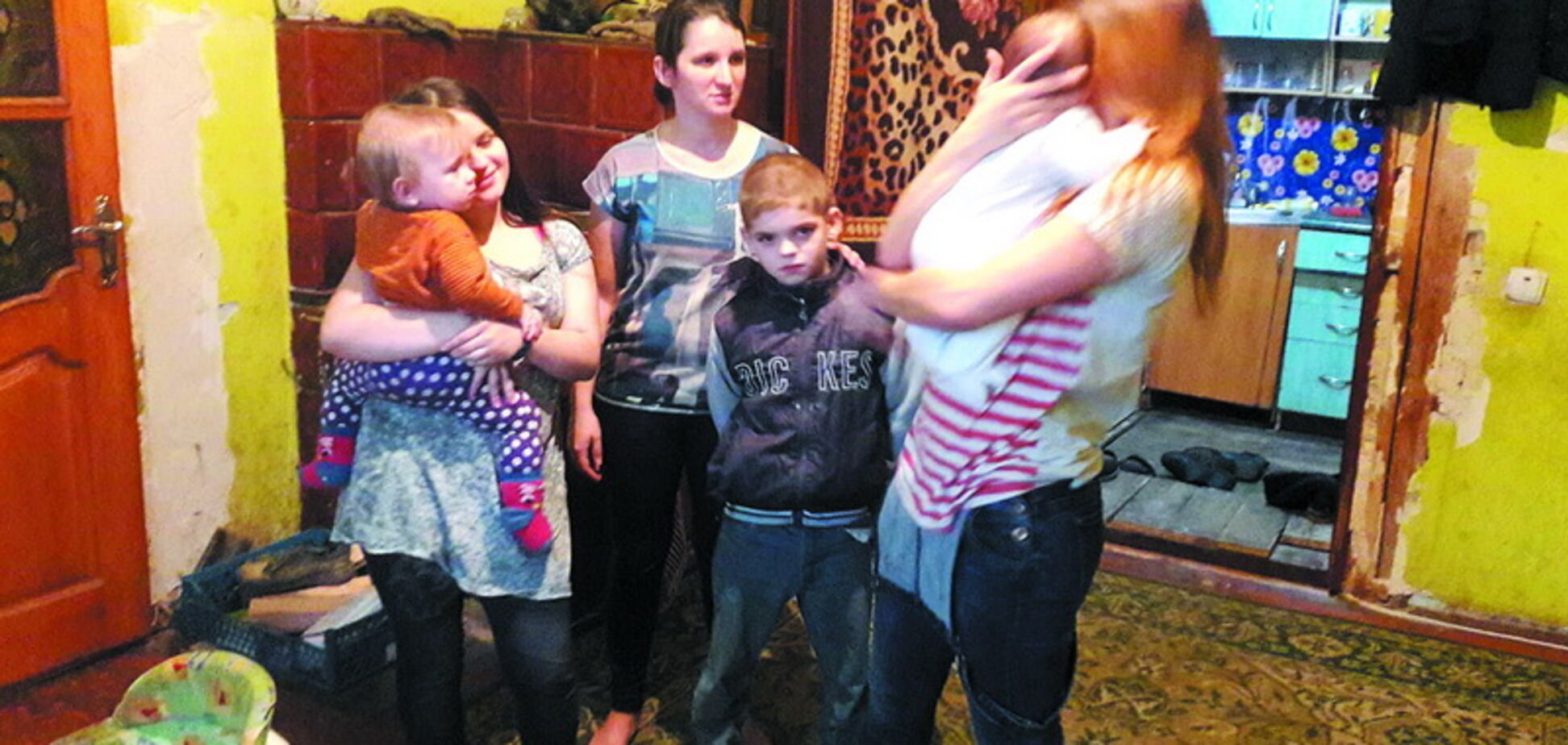 Сім'ю 12-річної породіллі зі Львівщини загнобити земляки