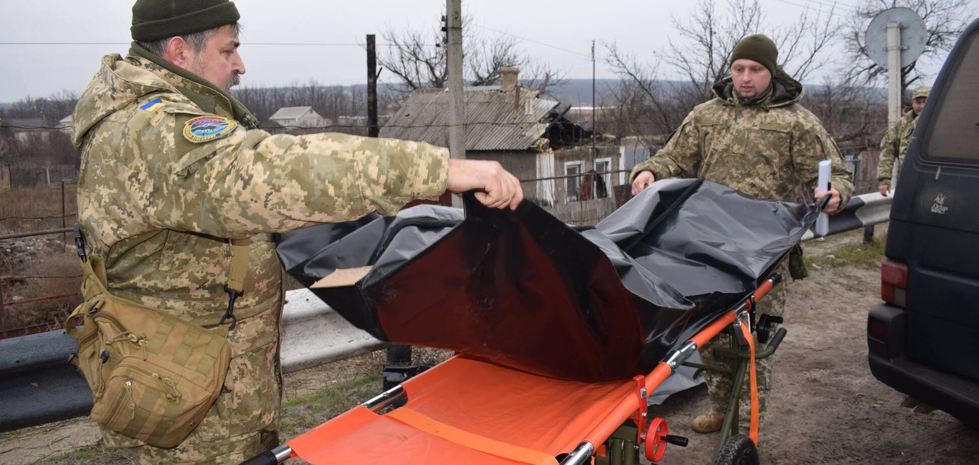 Украина передала 'ЛНР' тела ликвидированных террористов: фотофакт