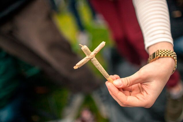 В Чехии бабушка угостила семью рождественской уткой с коноплей